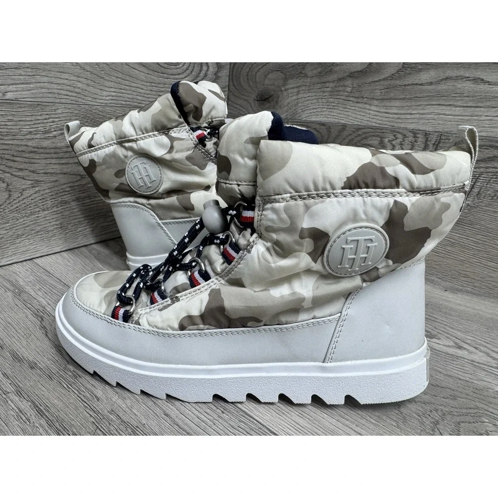 Women's Tommy Hilfiger Camo Waterproof Snow Boots Size 6 M